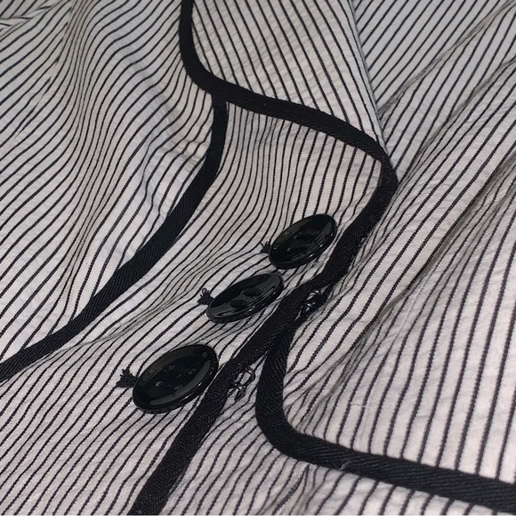 Classiques  Entier Pin Striped Contrast Blazer - Picture 4 of 7